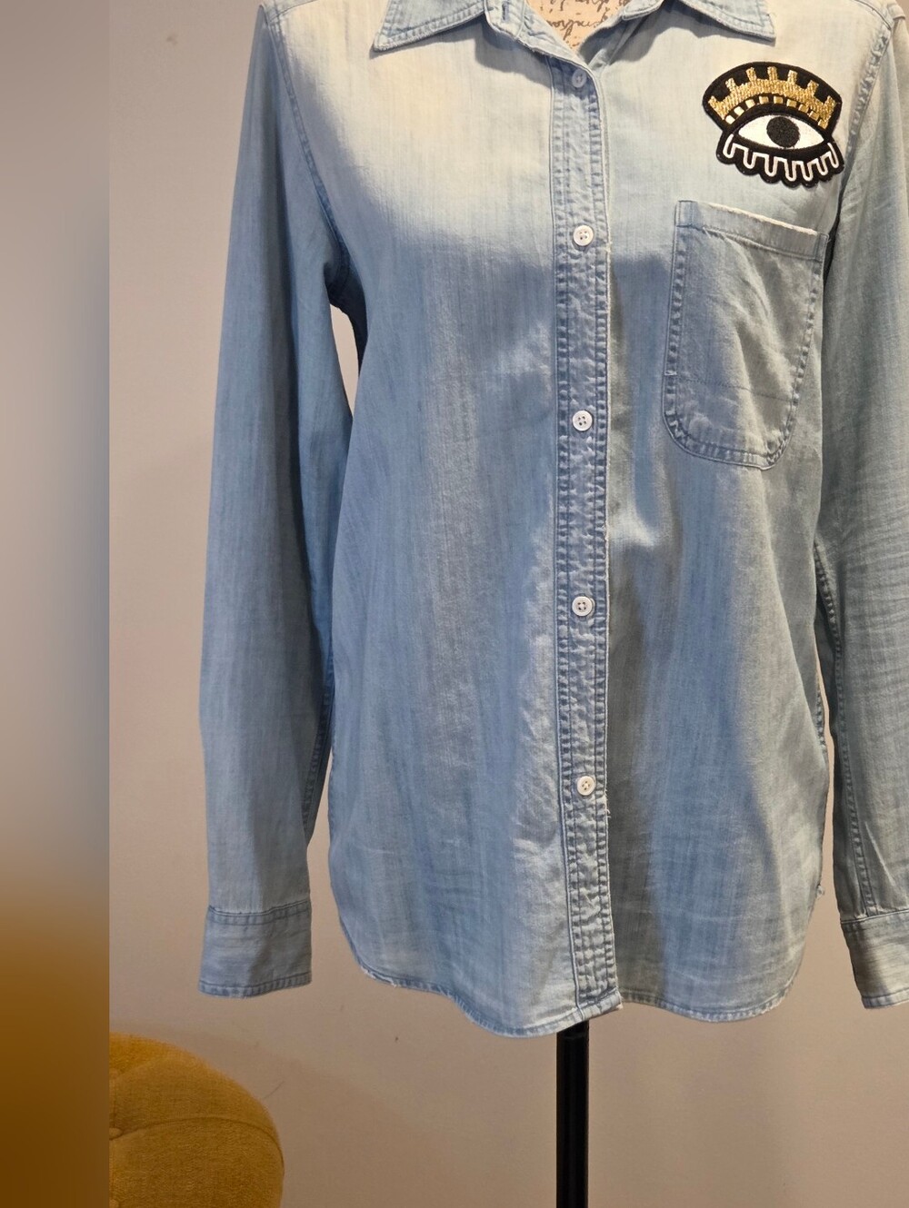 RAILS CLEOPATRA Light Wash Denim Button-Up Shirt with Eye Patch, Size XS. - Picture 2 of 15